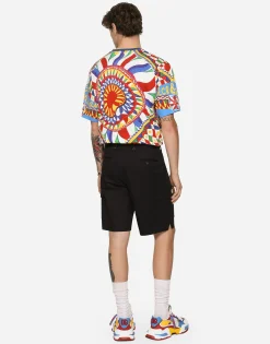 Stretch cotton gabardine cargo shorts with branded tag