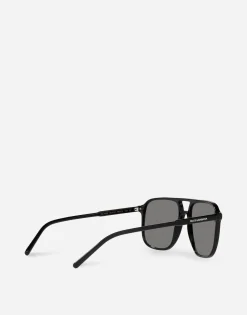 Thin profile sunglasses
