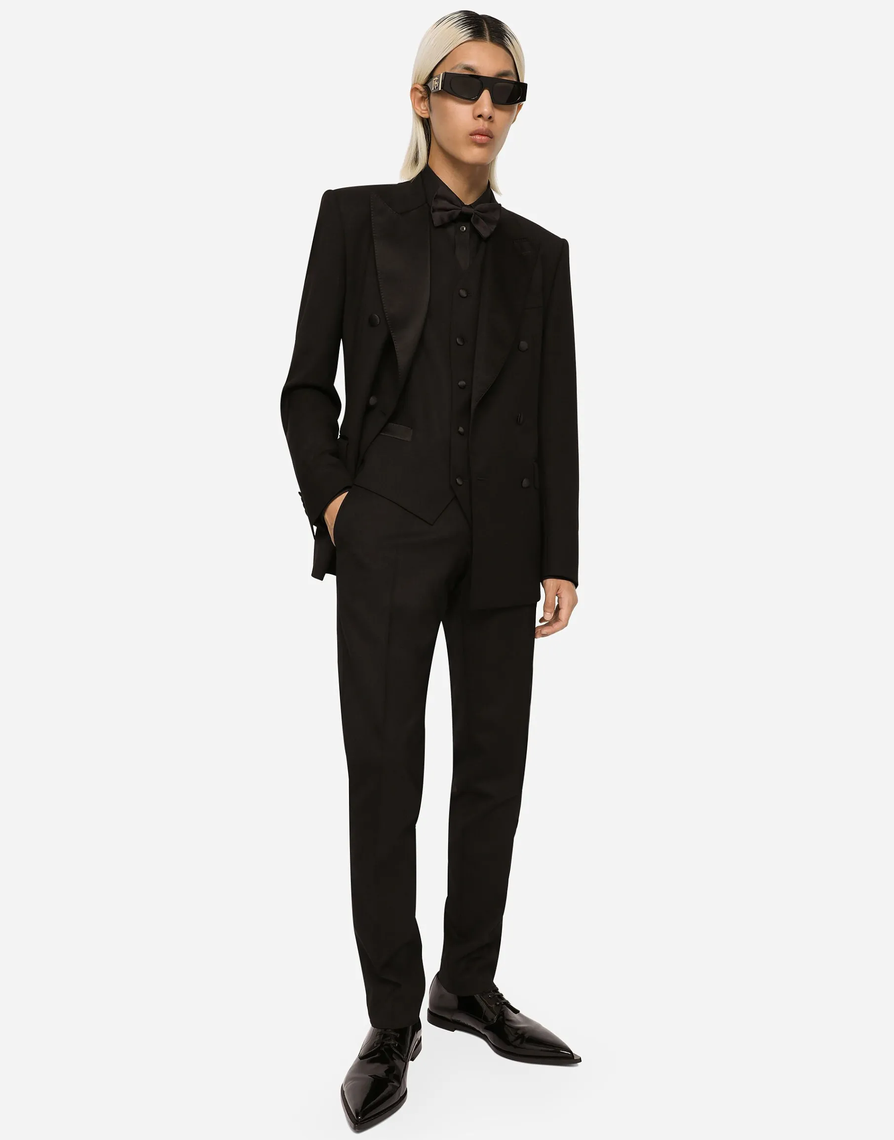 Three-piece Sicilia-fit suit in stretch wool