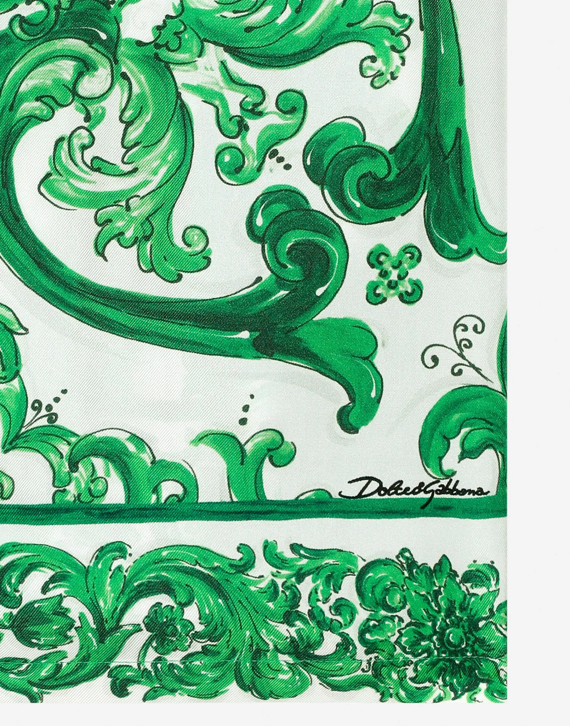 Twill shirt with green majolica print