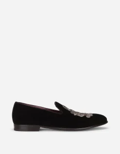 Velvet slippers with coat of arms embroidery