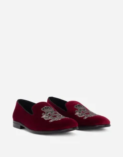 Velvet slippers with coat of arms embroidery