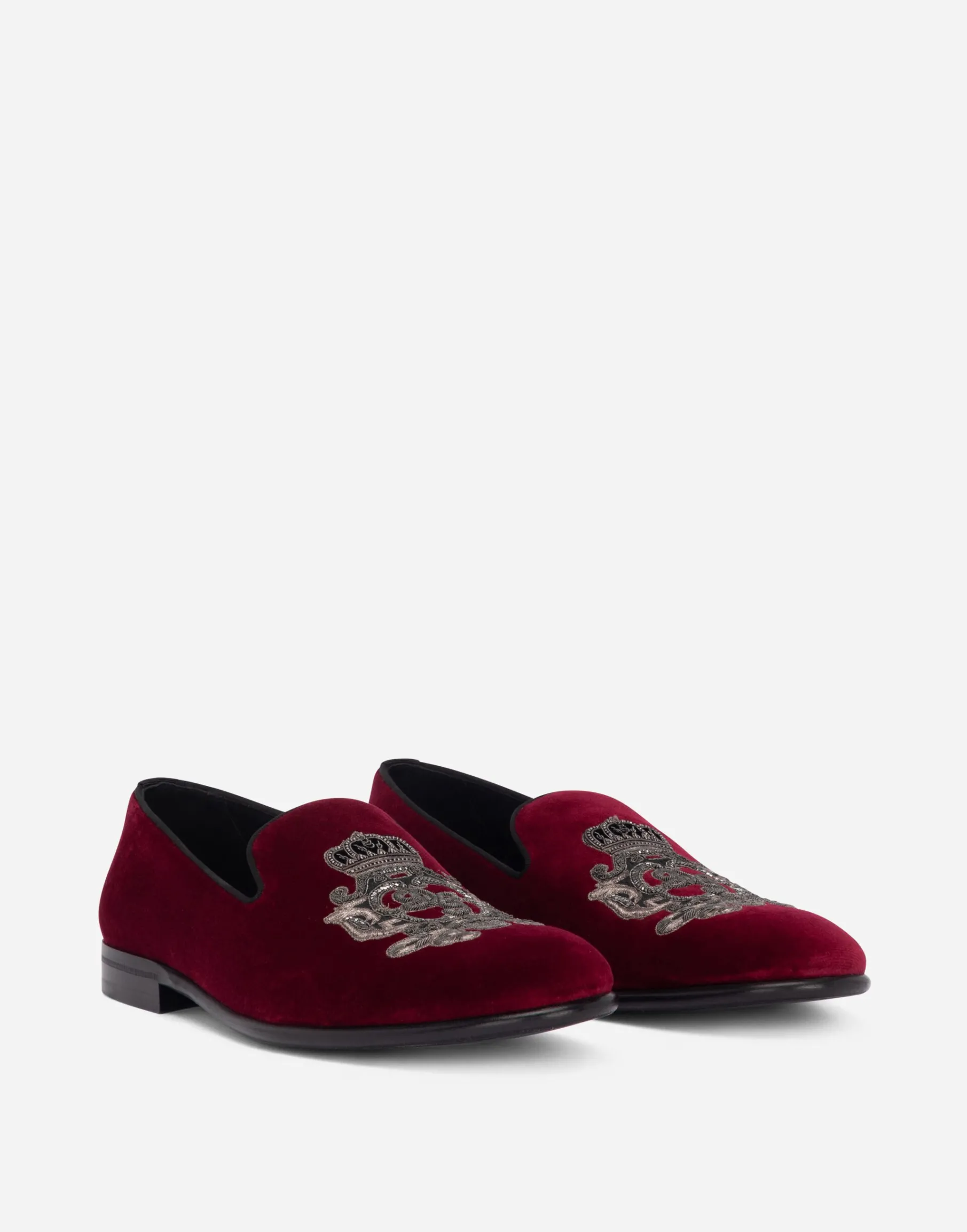 Velvet slippers with coat of arms embroidery