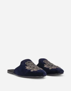 Velvet slippers with coat of arms embroidery