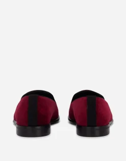 Velvet slippers with coat of arms embroidery