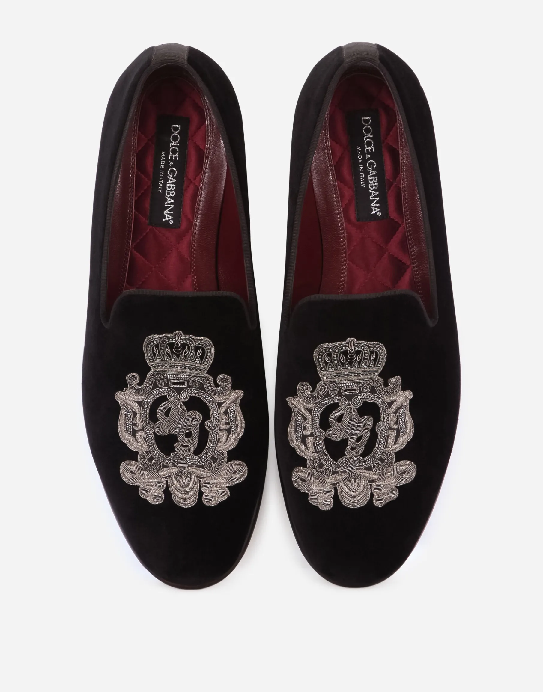 Velvet slippers with coat of arms embroidery