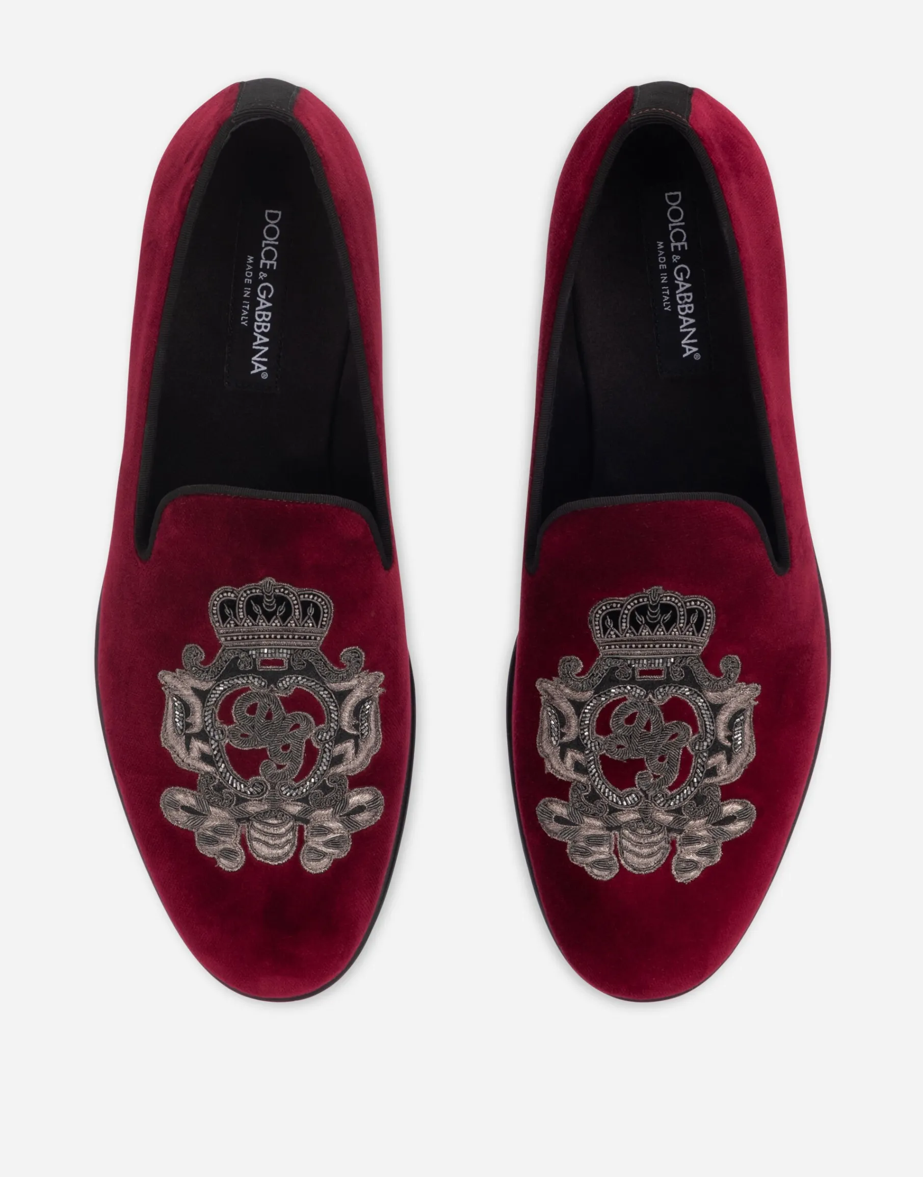 Velvet slippers with coat of arms embroidery