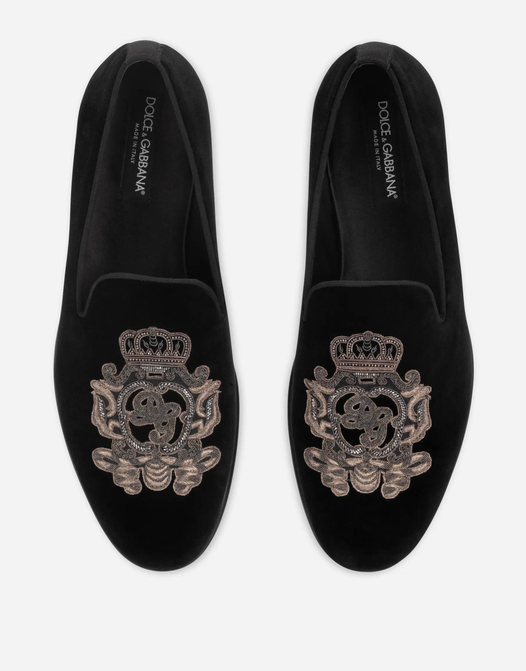 Velvet slippers with coat of arms embroidery