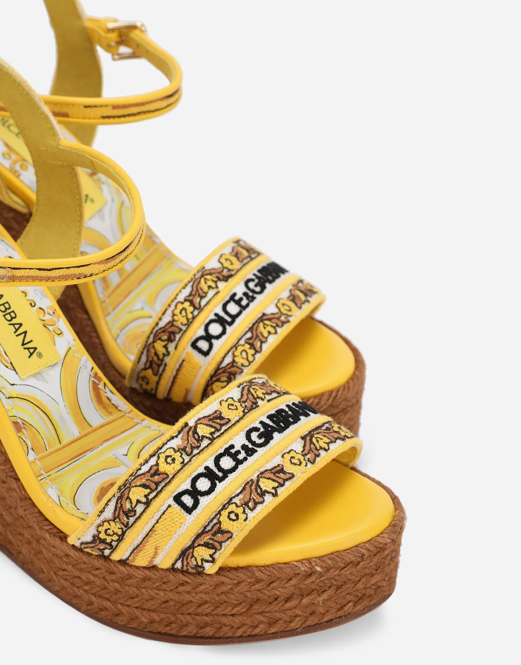 Wedge sandals with majolica embroidery
