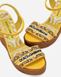 Wedge sandals with majolica embroidery