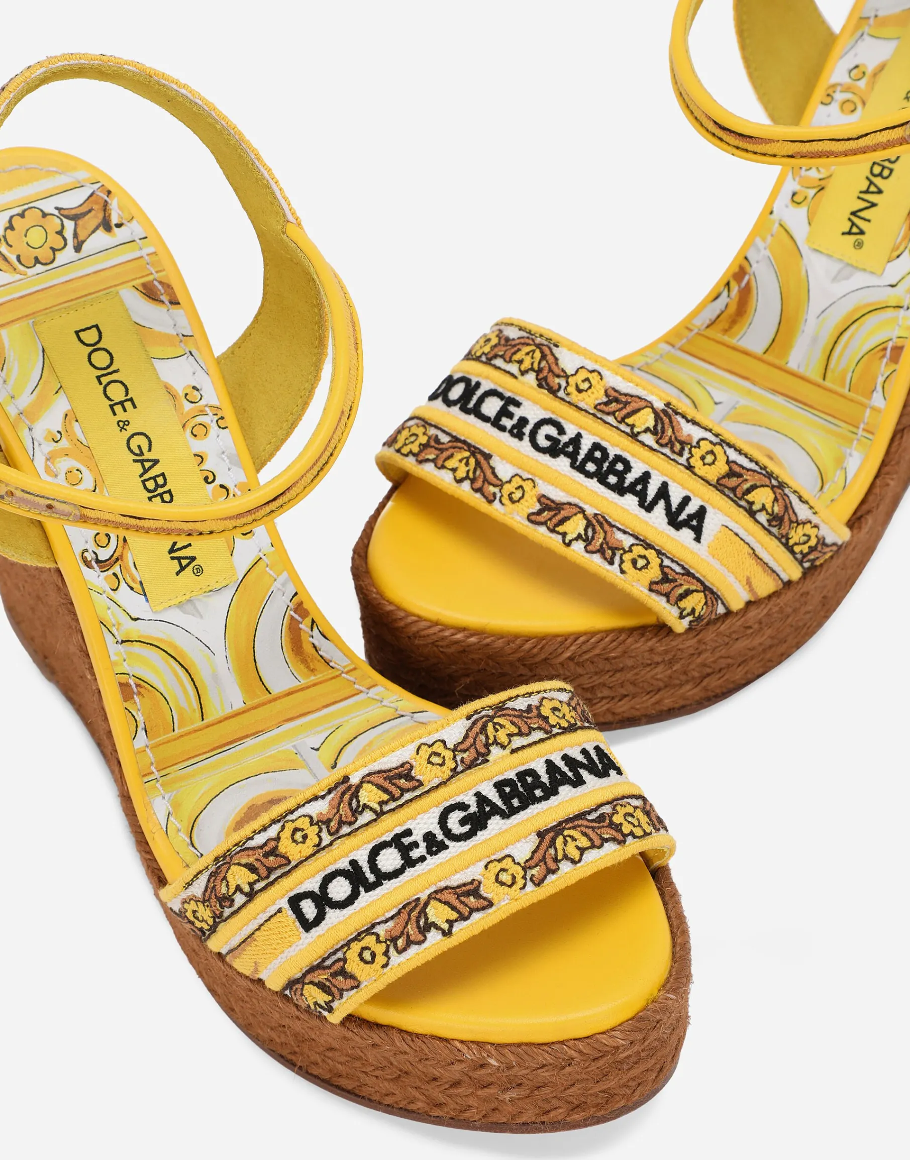 Wedge sandals with majolica embroidery